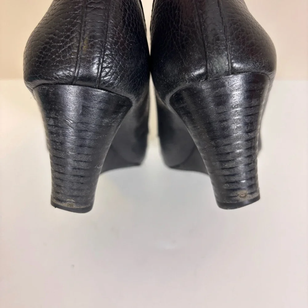 Tory Burch Black Leather Wedge Pumps with Gold Logo Trim 8.5‎